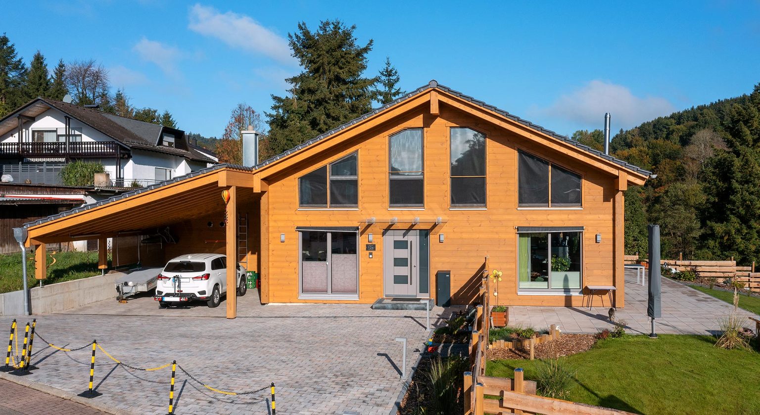 Fullwood Holzhaus in Hessen aus Massivholz im klassischen Baustil